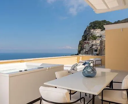 Palazzo M * كابري